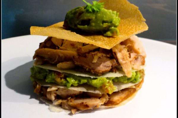 Une Brick au poulet et au guacamole