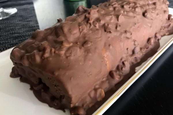 Une bûche chocolat noisette inspirée par Cyril lignac