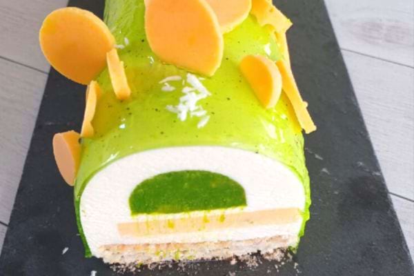 Une bûche coco verte 
