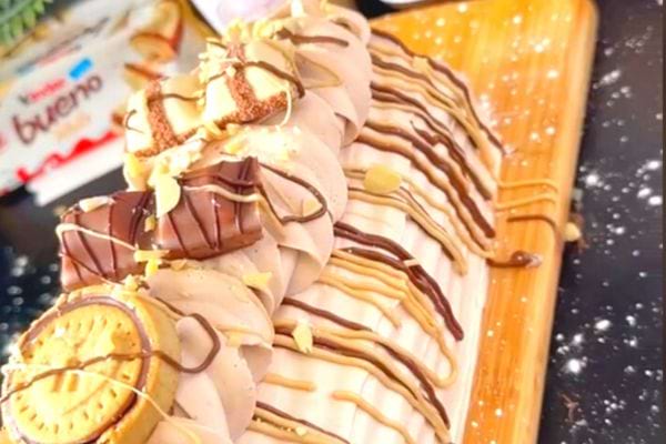 Une bûche sans cuisson au Kinder Bueno