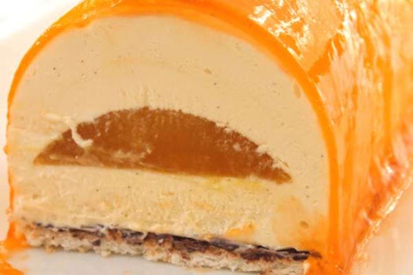 Une bûche de Noël vanille fruits de la passion et coco