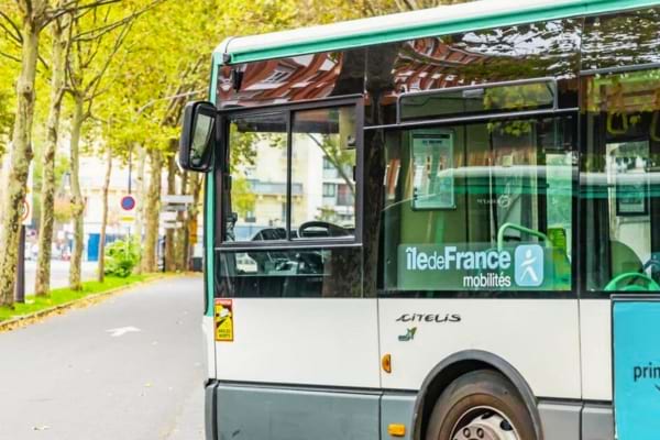 Un bus ile de france que les étudiants peuvent prendre pour pas cher