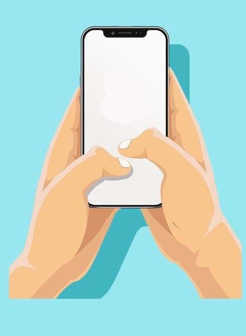 Tenir son téléphone à deux mains avec les deux pouces sur l'écran