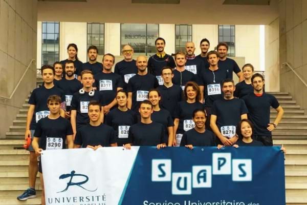 Une photo de groupe du SUAPS qui permet aux étudiants de faire du sport gratuit