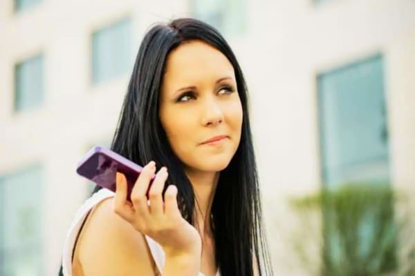 une femme qui ne répond pas au téléphone à un homme qui veut juste coucher