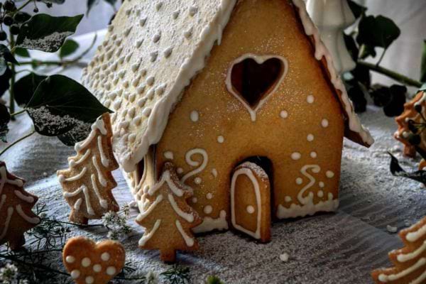La maison du père Noël en gâteau