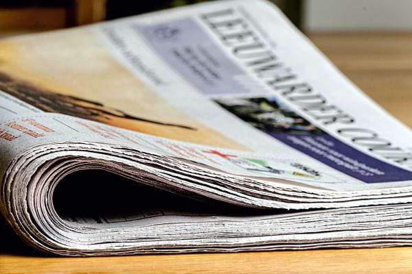 Des journaux empilés