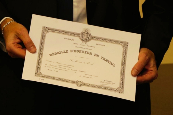 Médaille du Travail : Comment Faire la Demande Pour l'Obtenir