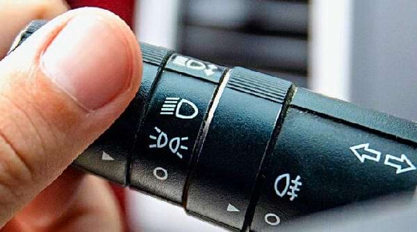 Allumez Vos Phares Pendant 10 Sec Avant de Démarrer (Vous Allez Économiser Plein d'Argent)