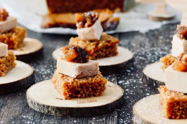 Bouchées de foie gras sur pain d'épice avec chutney de figue.
