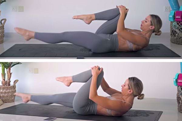 Une femme qui fait des montées de genoux 