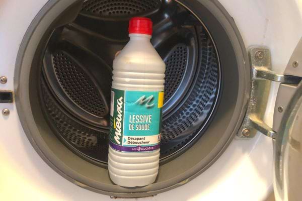 de la lessive de soude pour nettoyer et désodoriser la machine à laver