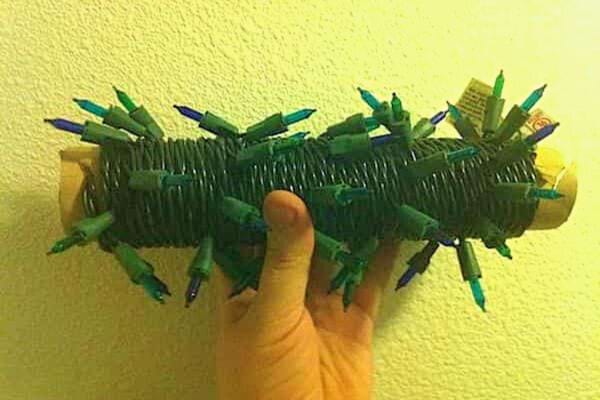 Solution de rangement pour guirlandes électriques avec des rouleaux de sopalin pour éviter les nœuds