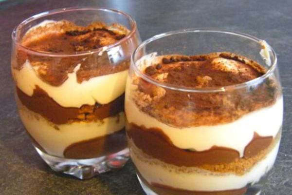 Deux Verrines tiramisu spéculoos Nutella