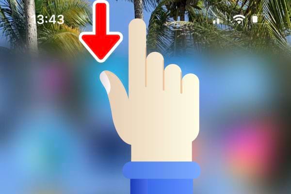 Geste de balayage vers le bas pour accéder aux notifications et réglages sur l'écran verrouillé d'un iPhone.