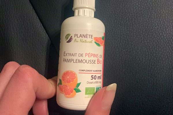 Extrait de pépins de pamplemousse en flacon - utilisé pour ses propriétés antibactériennes.
