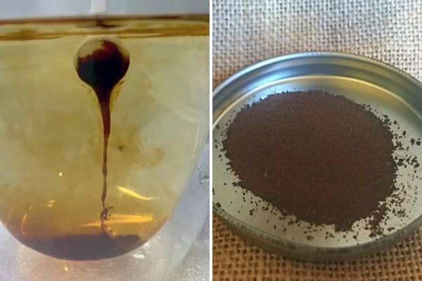 Comparaison de Shilajit liquide et en poudre dans des contenants transparents.