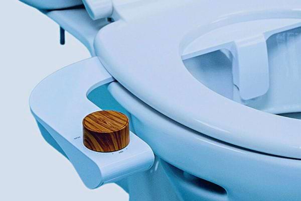 Bouton de commande d'une toilette japonaise, représentant le contrôle moderne de l'hygiène.