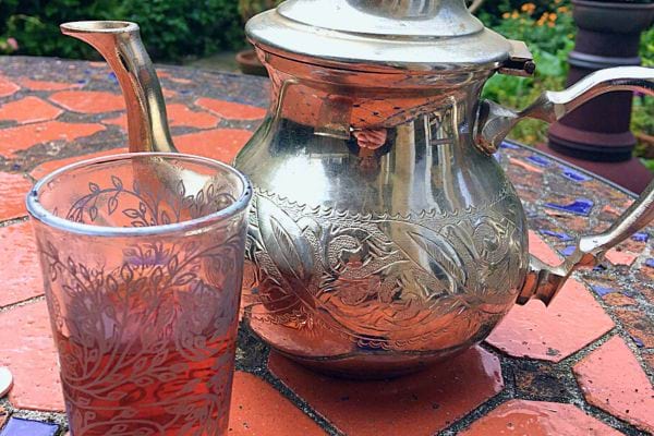 La Recette Traditionnelle du Thé Marocain à la Menthe.