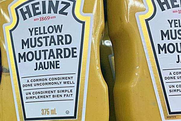Moutarde jaune, son odeur forte peut servir de répulsif.