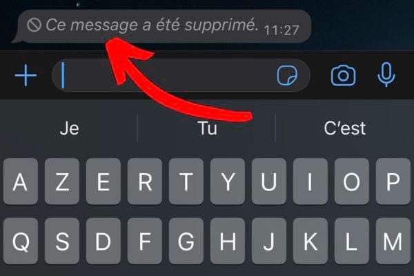 Notification de message supprimé dans WhatsApp avec flèche vers l'icône d'ajout.