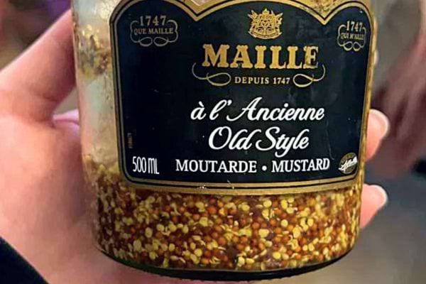 Pot de moutarde à grains entiers Maille.