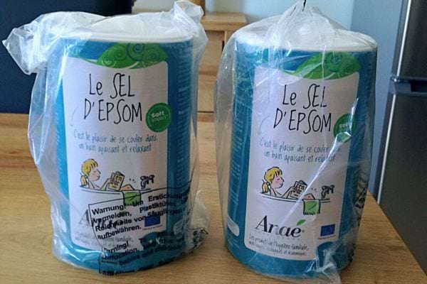 "Sel d'Epsom," utilisé pour les bains soulageant les hémorroïdes.