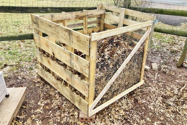 Composteur en Bois : Comment un Fabriquer Soi-Même Facilement.