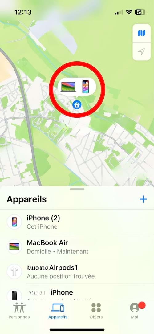 Position précise d'un iPhone affichée sur la carte dans l'app 'Localiser'.