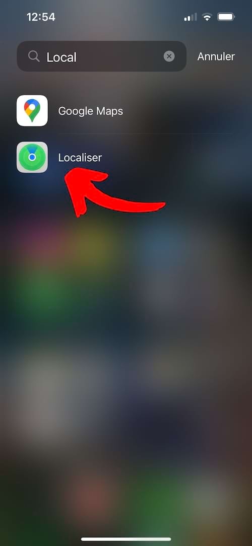 Recherche de l'app 'Localiser' sur l'écran d'accueil de l'iPhone.