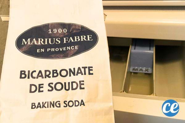 Du bicarbonate ajouté à la lessive pour adoucir l'eau