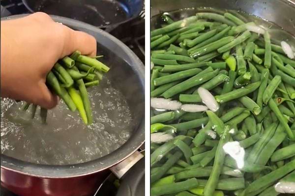Les haricots verts plongent dans de l'eau bouillante pour blanchir