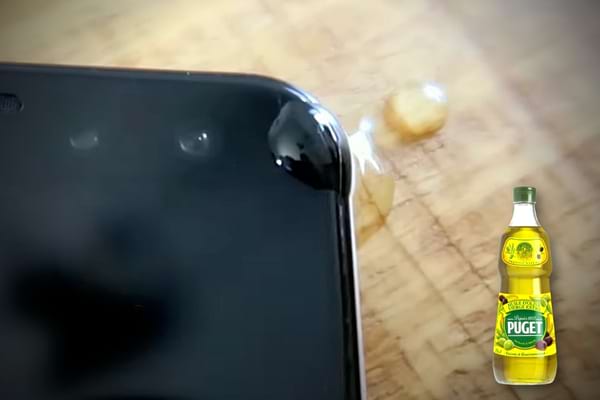 De l'huile d'olive sur un écran d'iPhone pour enlever les rayures