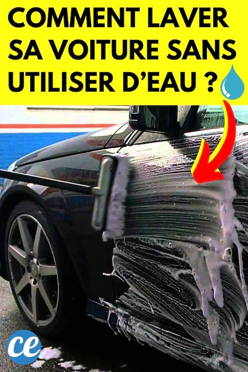 Une voiture mercedes qui est lavée sans eau avec un balai et de la mousse