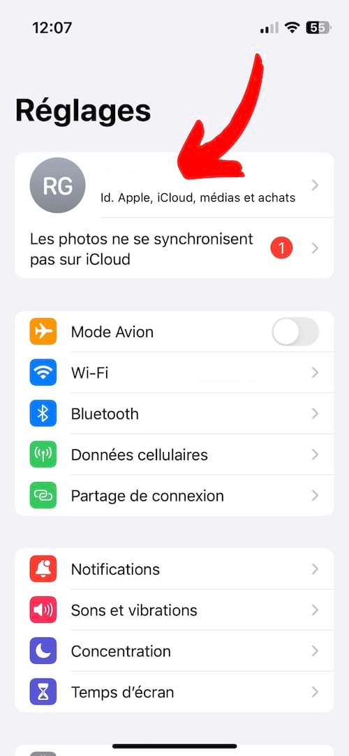 Menu des réglages avec accès au compte Apple en évidence.