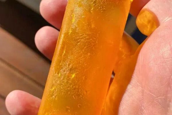L'Astuce pour Enlever de la Colle sur du Plastique Facilement.