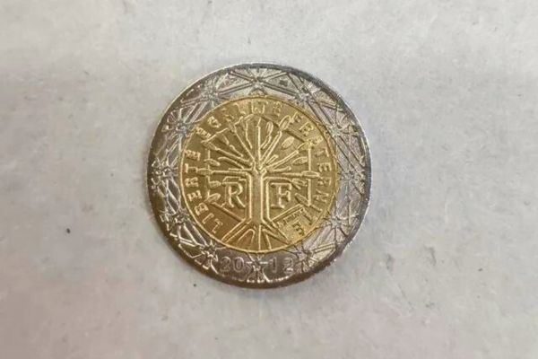 Trouver de l'argent par terre : Quelle est la Signification Spirituelle