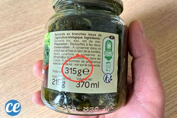 Pot de conserves d'épinards.