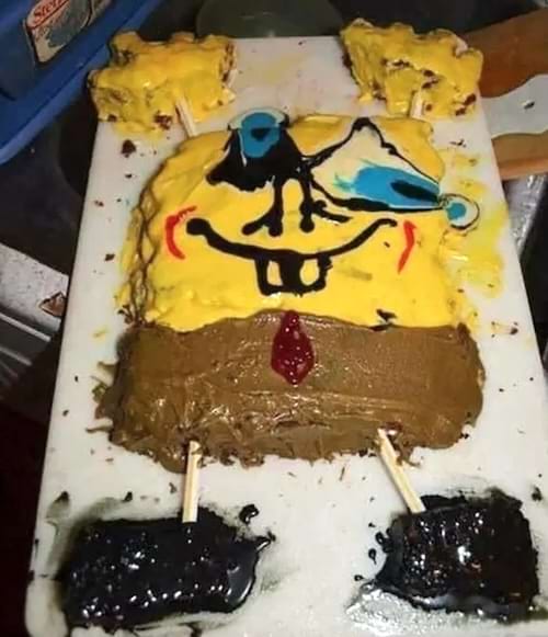Un gâteau représentant maladroitement SpongeBob, avec un glaçage jaune et marron dégoulinant.