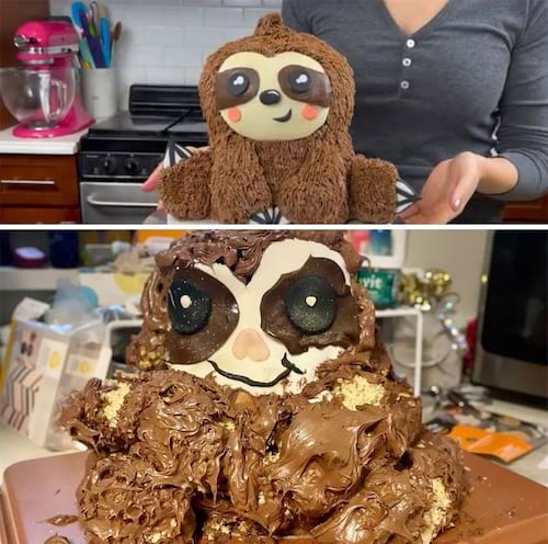 Femme présentant un jouet koala, et un gâteau en chocolat raté en forme de koala en dessous.