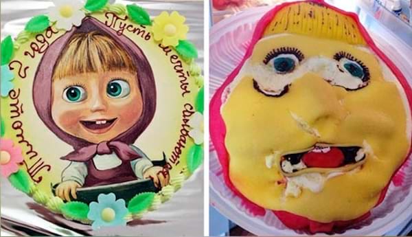 Un gâteau transformé en visage jaune déformé avec des yeux écartés.