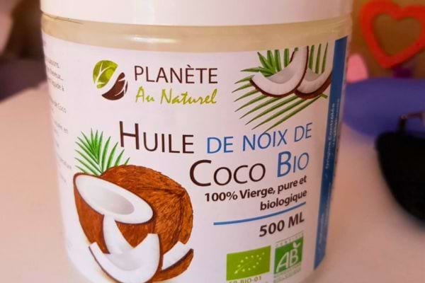Pot de 500 ml d'huile de noix de coco vierge et biologique.