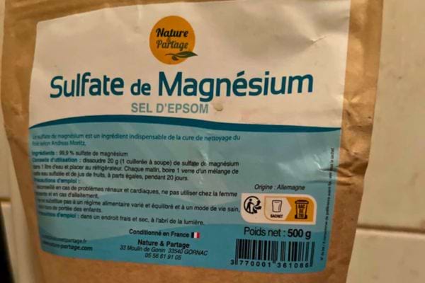 Paquet de sulfate de magnésium (sel d'Epsom) avec instructions en français.