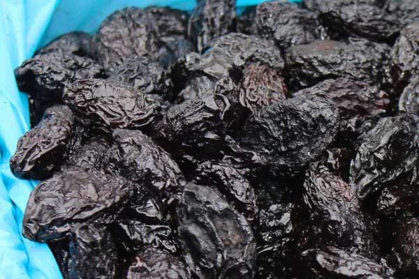 Des pruneaux, un remède traditionnel reconnu pour lutter contre la constipation.