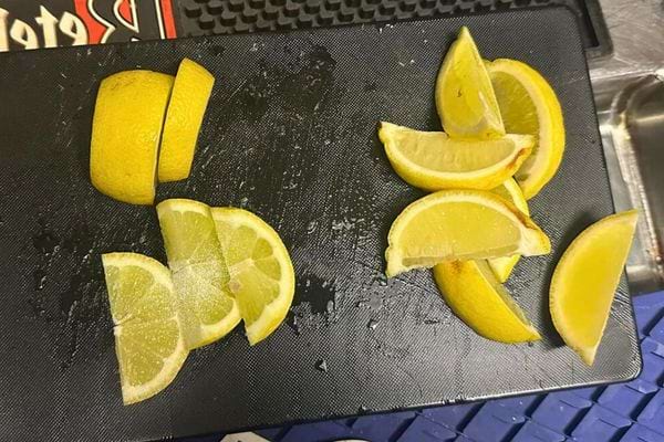 Citrons en quartiers.