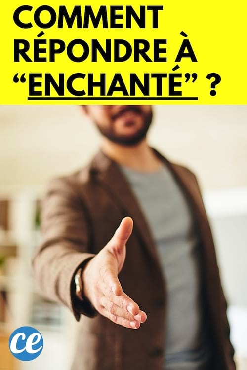 un homme qui dit Enchanté à une femme en lui serrant la main