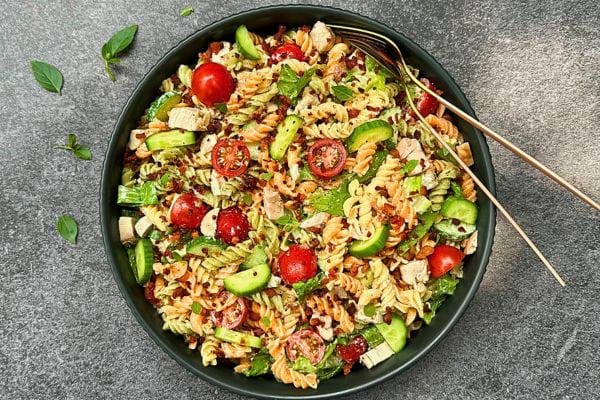 Salade sandwich club, idéale pour un pique-nique.