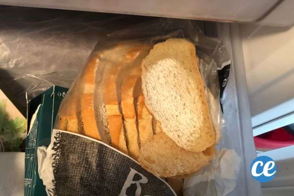 pain congelé avec des brûlures blanches