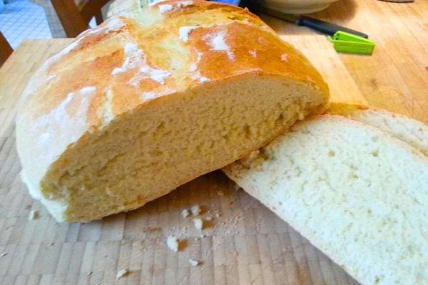 une miche de pain fait maison
