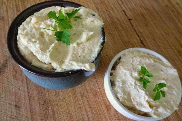 Fromage fort dans des bols.